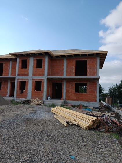 Casă cu 3 camere în Exterior Vest