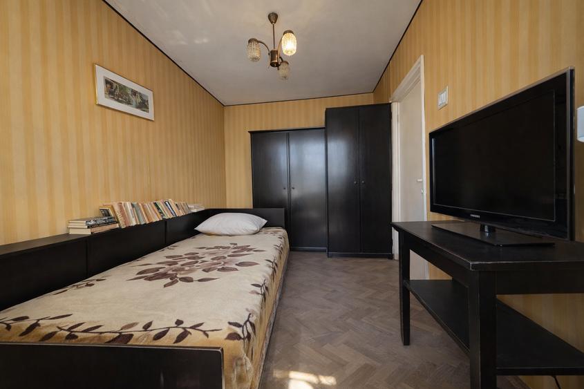 Apartament cu 3 camere semidecomandat în Central