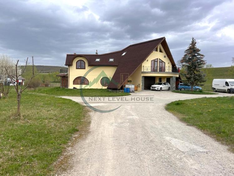 Casă individuală cu 6 camere cu Teren 27394 Mp în Nord-Est