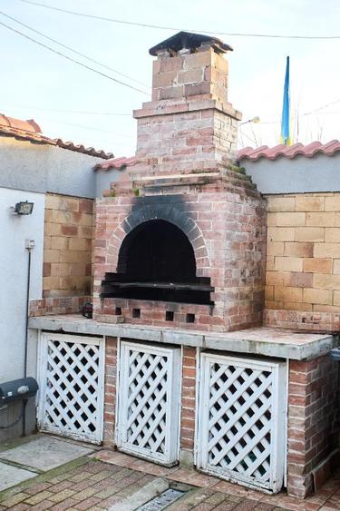 Casă individuală cu 5 camere cu Teren 200 Mp în Industriilor
