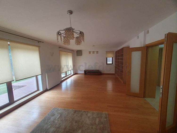 Casă individuală cu 6 camere cu Piscina în Iancu Nicolae