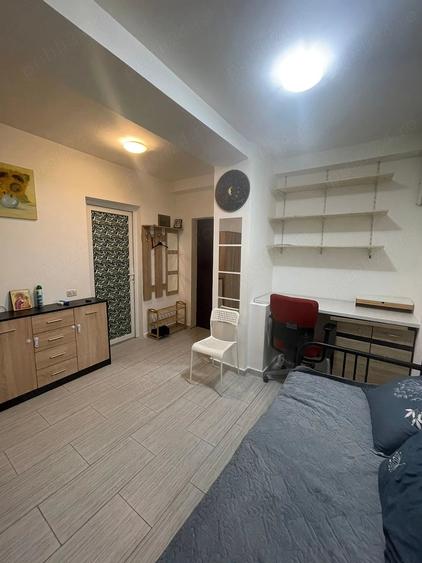 Apartament cu 2 camere semidecomandat în Roșu