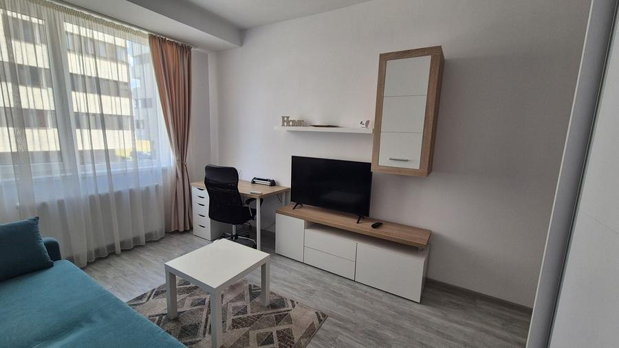 Garsonieră decomandată în Roșu