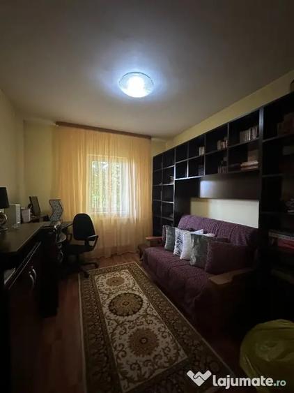 Casă cu 6 camere cu Teren 2250 Mp în Fulga