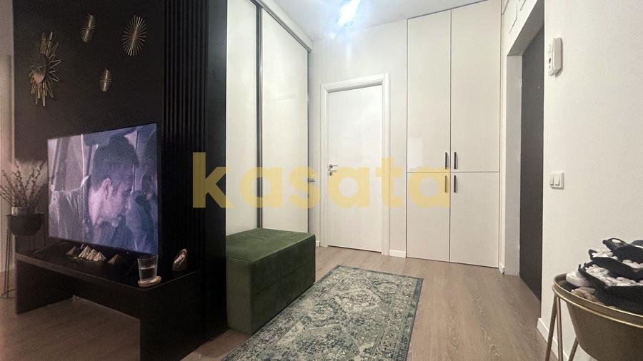 Apartament cu 3 camere semidecomandat, mobilat în Ostratu