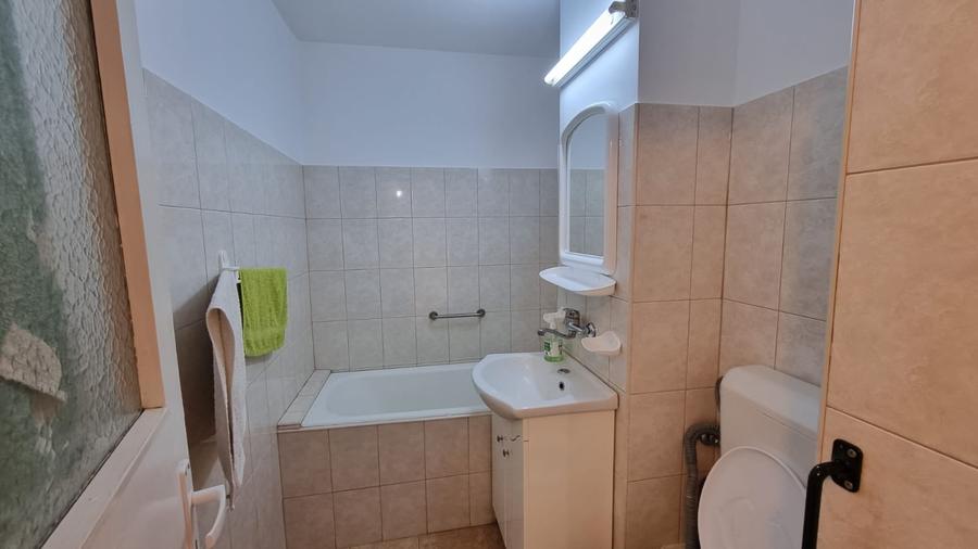 Apartament cu 3 camere decomandat în Micro 16