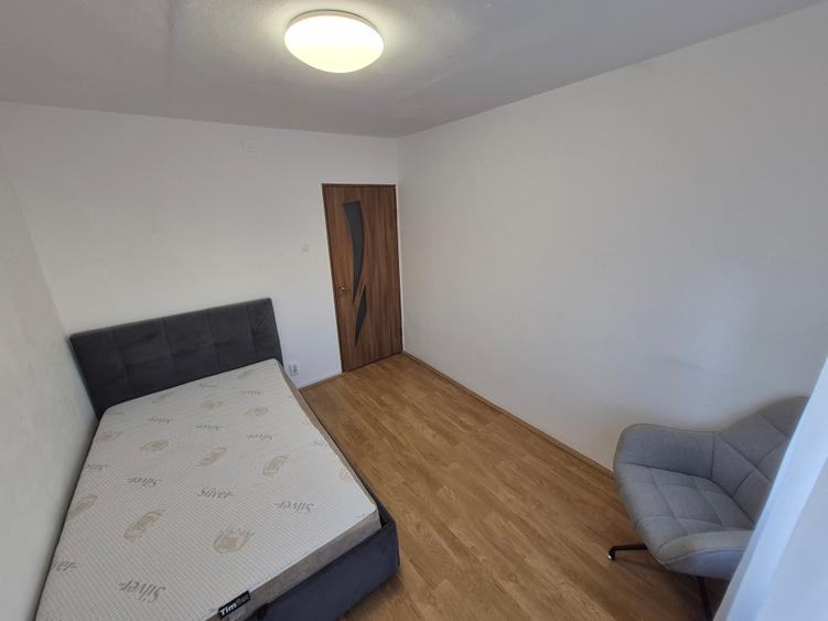 Apartament cu 3 camere decomandat în Spitalul Județean