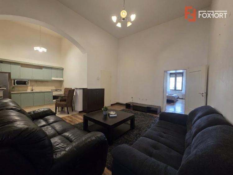 Apartament cu 2 camere semidecomandat, mobilat în Central