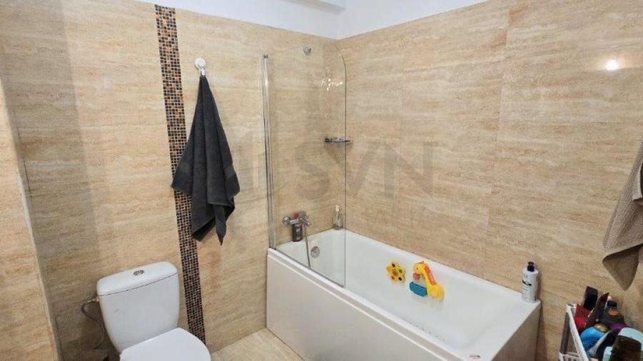 Apartament cu 3 camere decomandat în Jiului