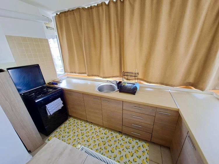Apartament cu 3 camere decomandat în Răcădău