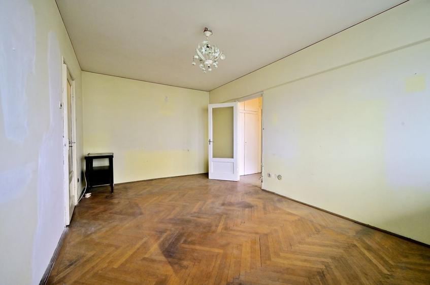 Apartament cu 2 camere semidecomandat în P-ța Muncii