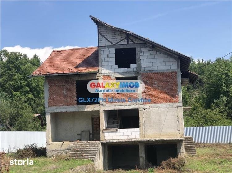 Casă cu 6 camere cu Teren 1513 Mp în Cornu