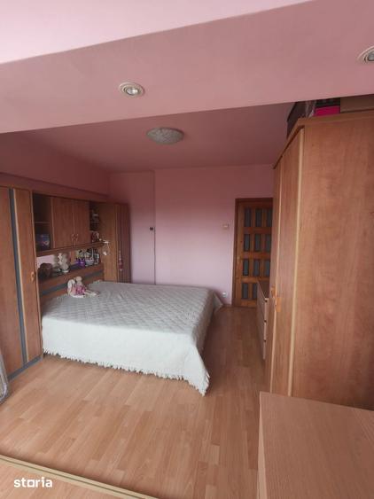 Apartament cu 3 camere semidecomandat în Pantelimon