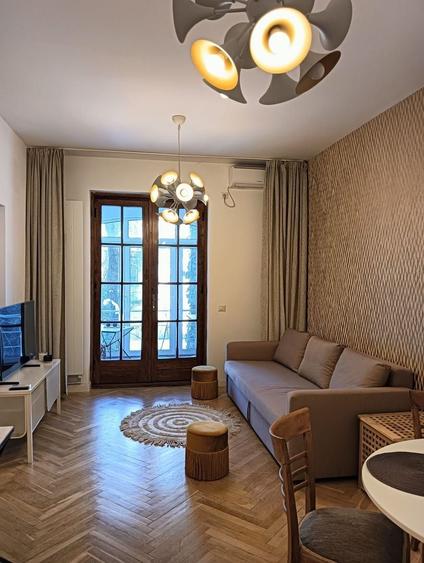 Apartament cu 3 camere decomandat, mobilat în Barbu Văcărescu