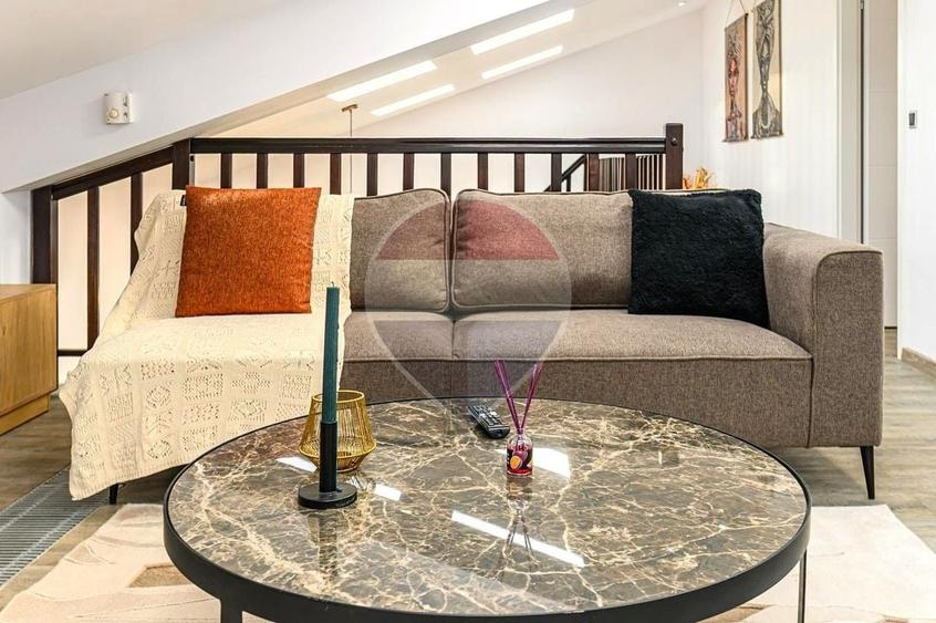 Apartament cu 6 camere semidecomandat, mobilat în Poiana Brașov