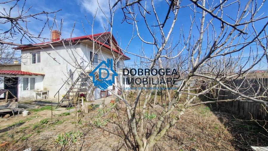 Casă individuală cu 6 camere cu Canalizare în Cataloi
