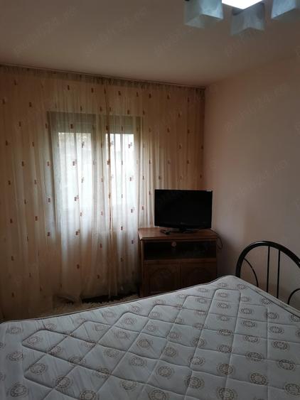 Apartament cu 4 camere semidecomandat în Dacia