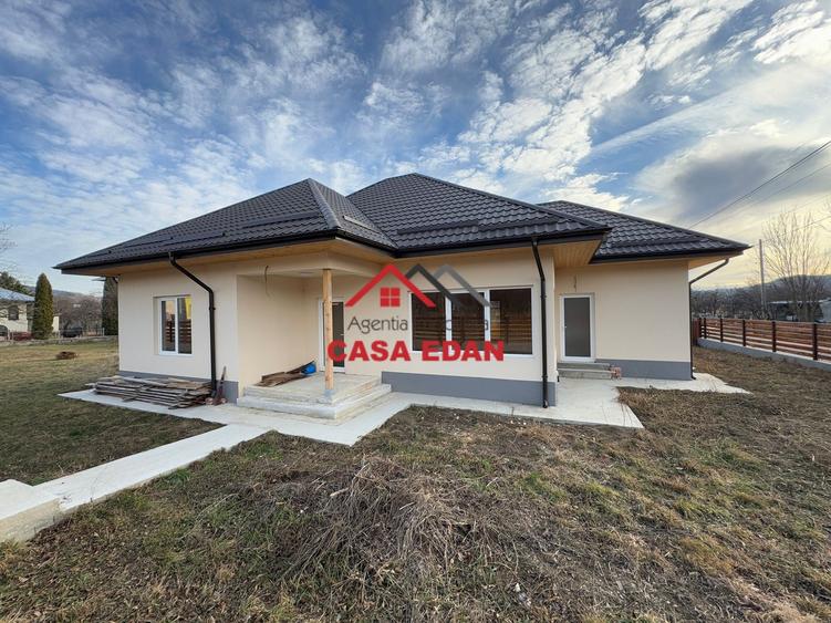 Casă individuală cu 4 camere cu Teren 1003 Mp în Brebu Mânăstirei