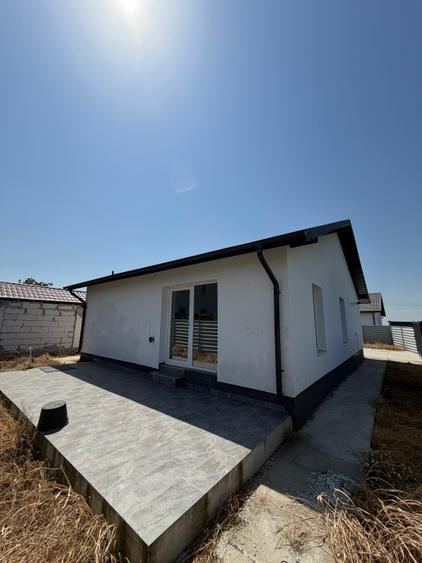 Casă cu 3 camere în Frumușani