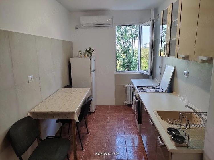 Apartament cu 2 camere decomandat în Titan