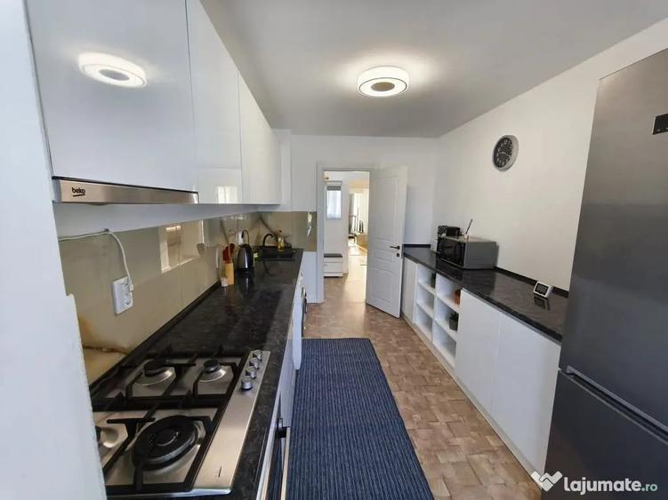 Apartament cu 3 camere decomandat în Faleză