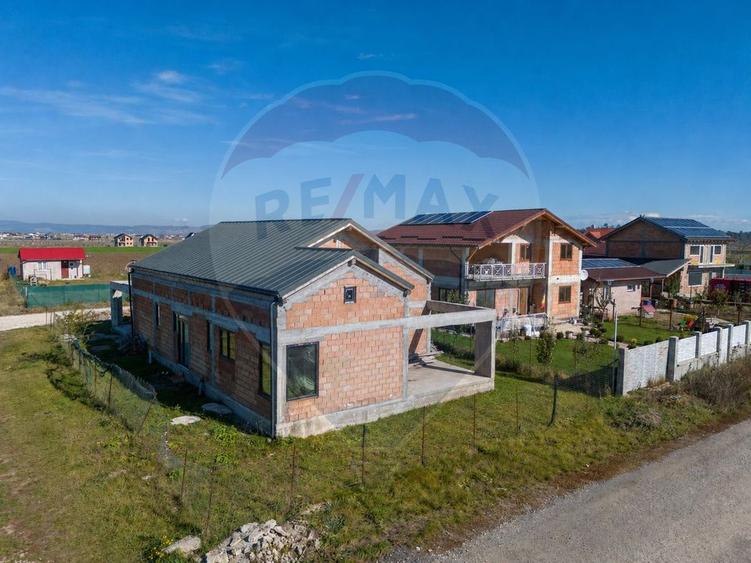 Duplex cu 6 camere cu Teren 500 Mp în Bod