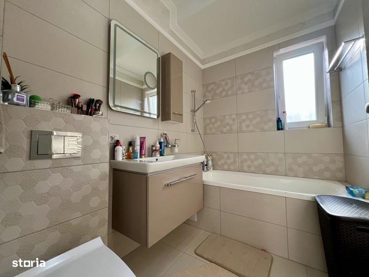 Apartament cu 3 camere semidecomandat în Central