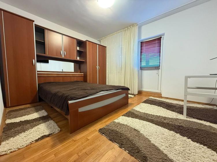 Apartament cu 3 camere decomandat, mobilat în Nerva Traian