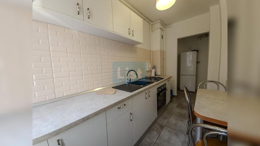 Apartament cu 3 camere decomandat, mobilat în Horea