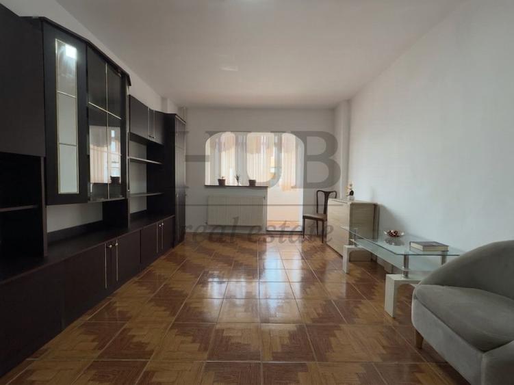 Apartament cu 3 camere decomandat, mobilat în Sud