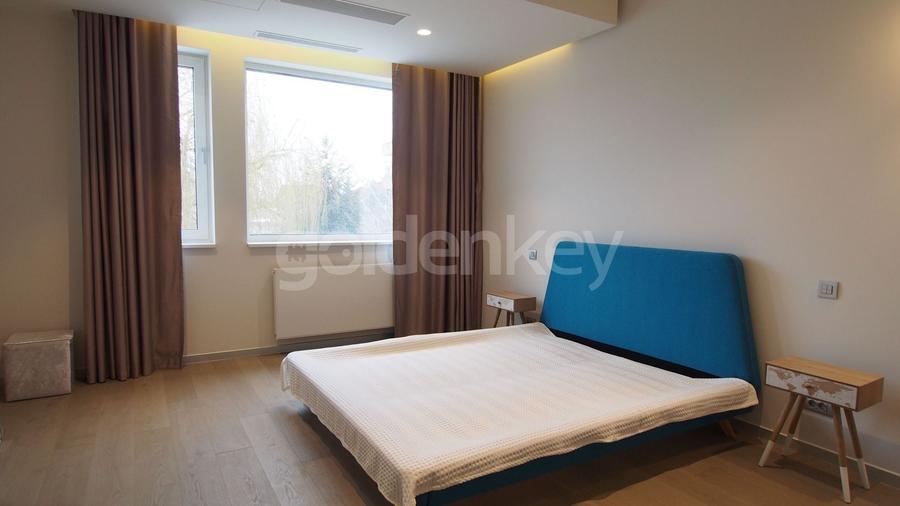 Apartament cu 3 camere semidecomandat, mobilat în Iancu Nicolae