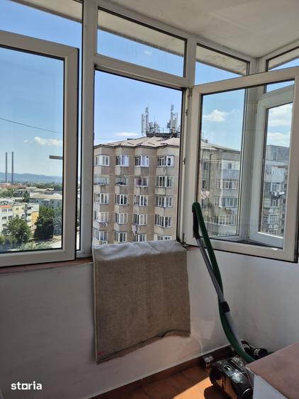 Apartament cu 3 camere semidecomandat în Tache