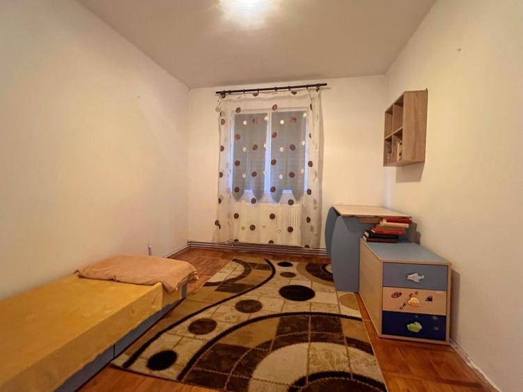 Apartament cu 3 camere semidecomandat în Gheorghe Lazăr