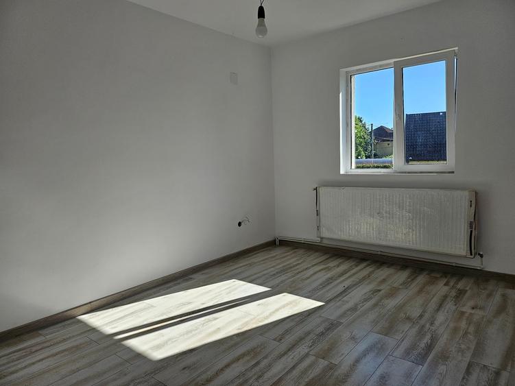 Duplex cu 3 camere cu Canalizare în Exterior Sud