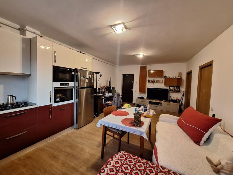 Apartament cu 2 camere semidecomandat, mobilat în Florești