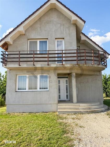 Casă cu 4 camere cu Teren 300 Mp în Sânmartin