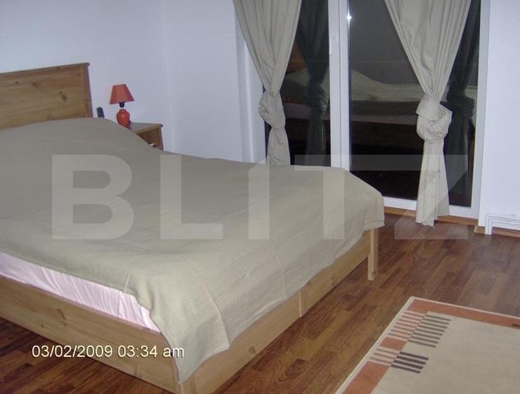 Casă individuală cu 10 camere cu Teren 840 Mp în Moroeni