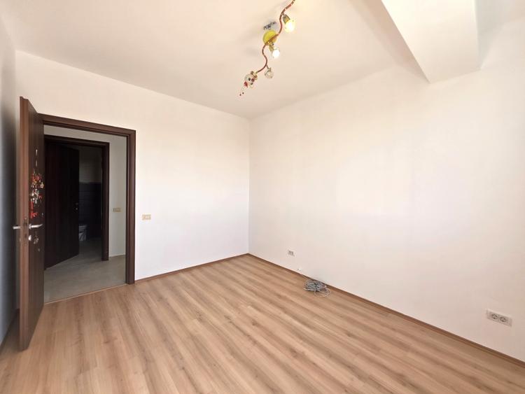 Apartament cu 3 camere semidecomandat în Prelungirea Ghencea