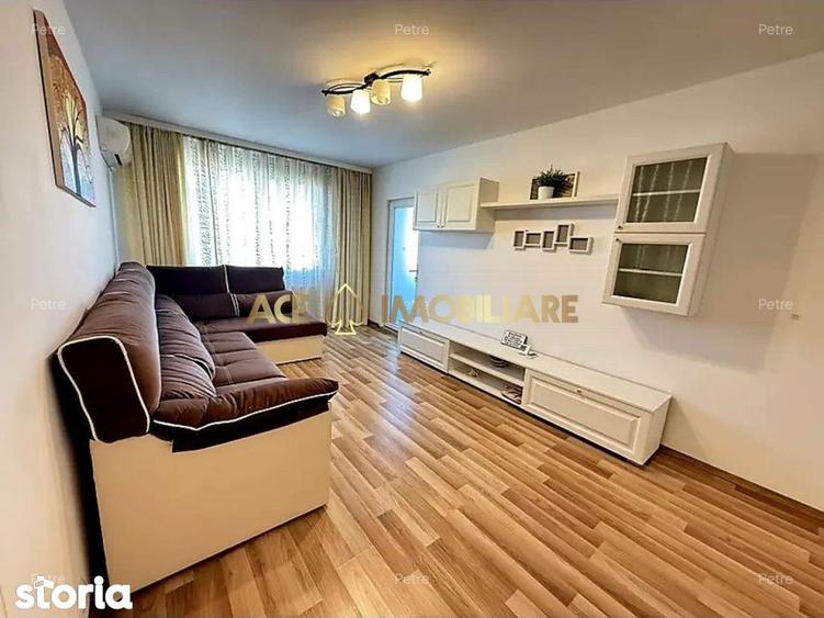 Apartament cu 4 camere, mobilat în Tei