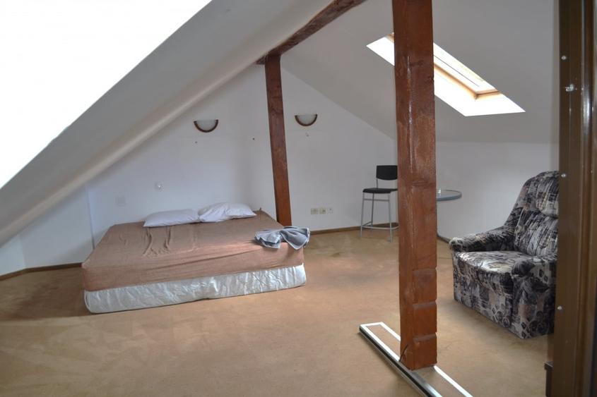 Casă cu 7 camere cu Teren 500 Mp în Poiana Brașov
