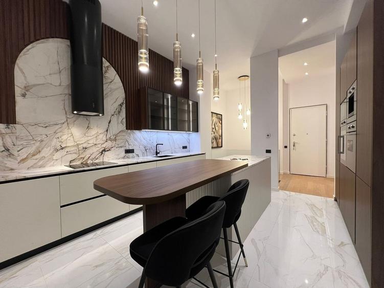 Apartament cu 4 camere decomandat în Herăstrău