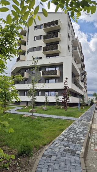 Apartament cu 2 camere semidecomandat în 13 Decembrie