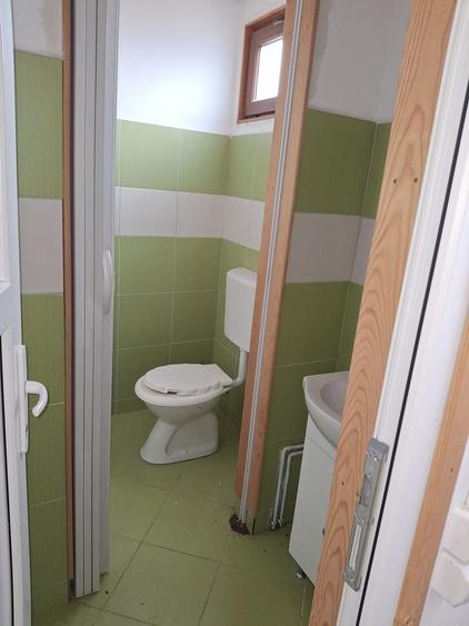 Casă individuală cu 15 camere cu Canalizare în Bazna