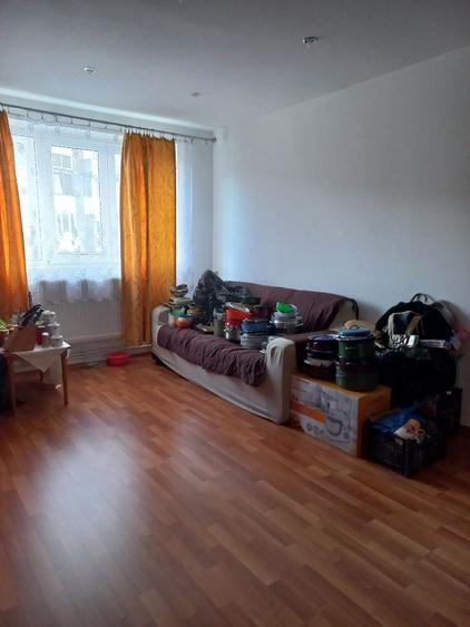 Apartament cu 4 camere semidecomandat în Central