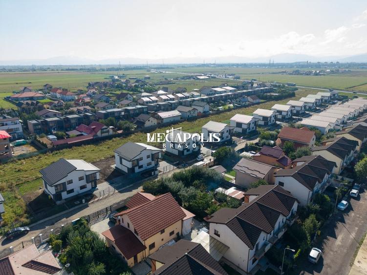Duplex cu 4 camere cu Canalizare în Sânpetru