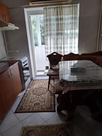 Inchiriez apartament 2 camere decomanat