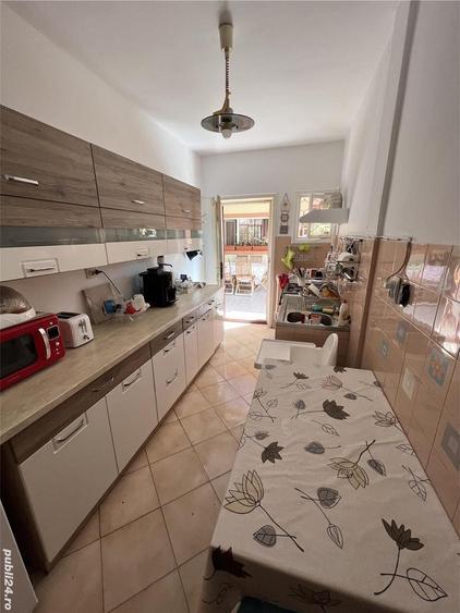 Casă cu 6 camere în Lipovei
