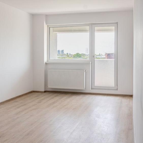 Apartament cu 3 camere decomandat în Berceni