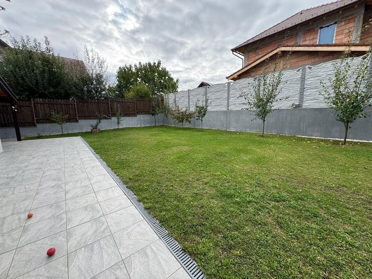 Casă individuală cu 5 camere cu Canalizare în Șura Mică