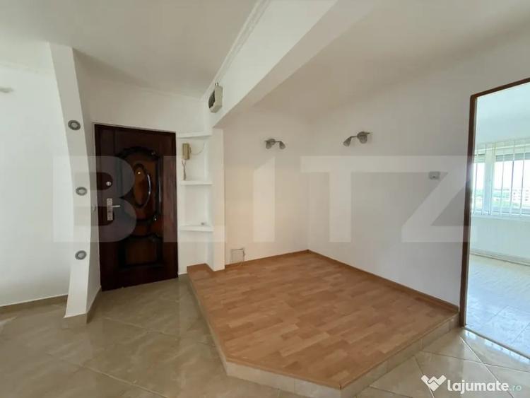 Apartament cu 3 camere decomandat în Micro 16